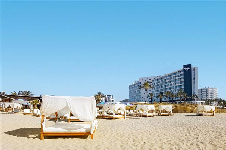 Strand van Hardrock Hotel Ibiza